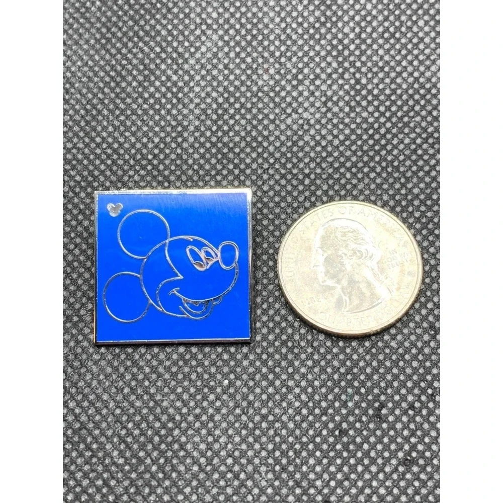 2009 Mickey Mouse Disney Trading pin Character Outlines Hidden Mickey